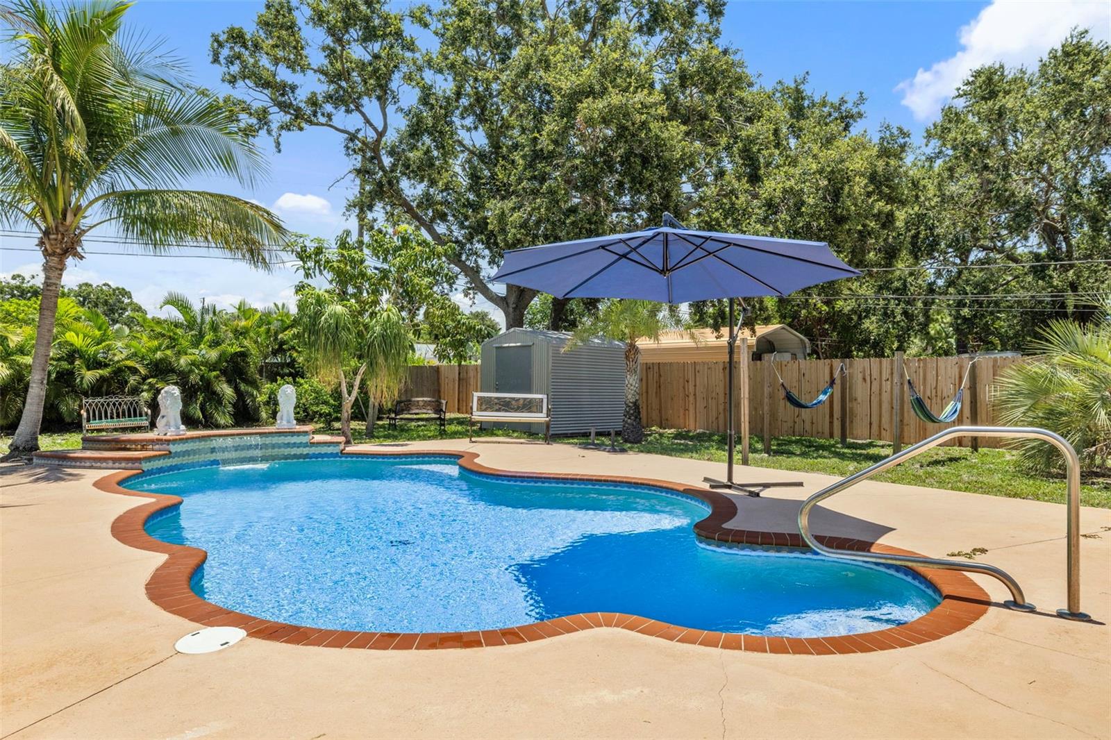 Listing photo id 33 for 4530 Catalonia Way S