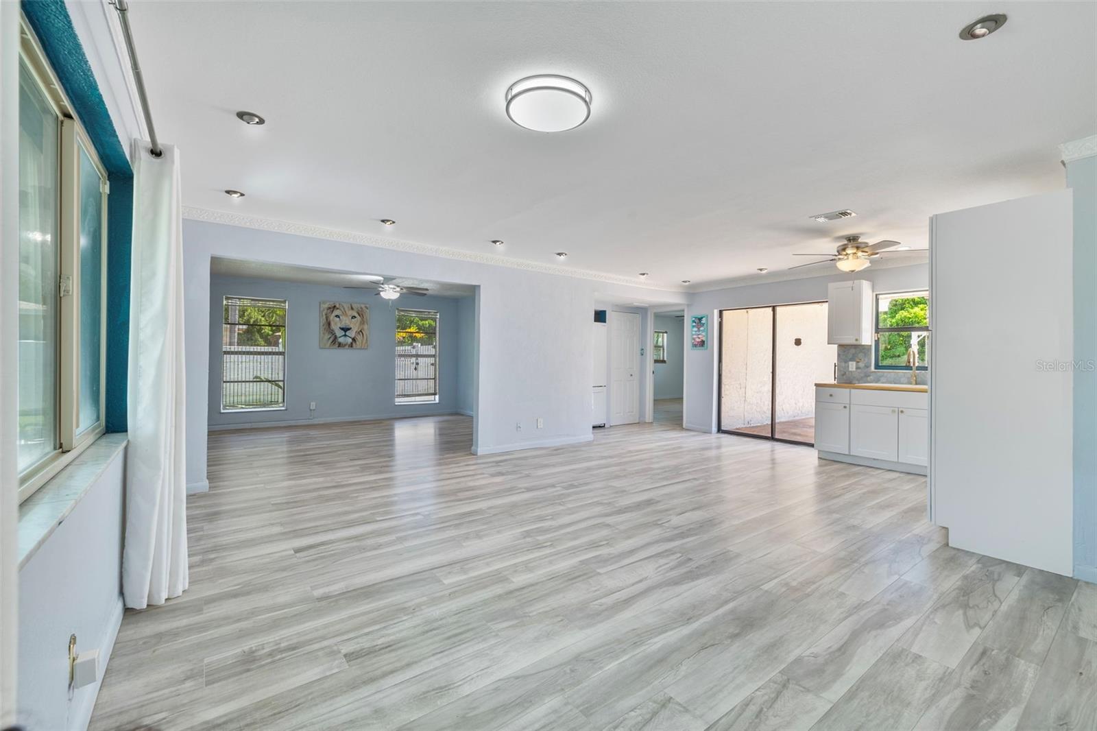 Listing photo id 5 for 4530 Catalonia Way S