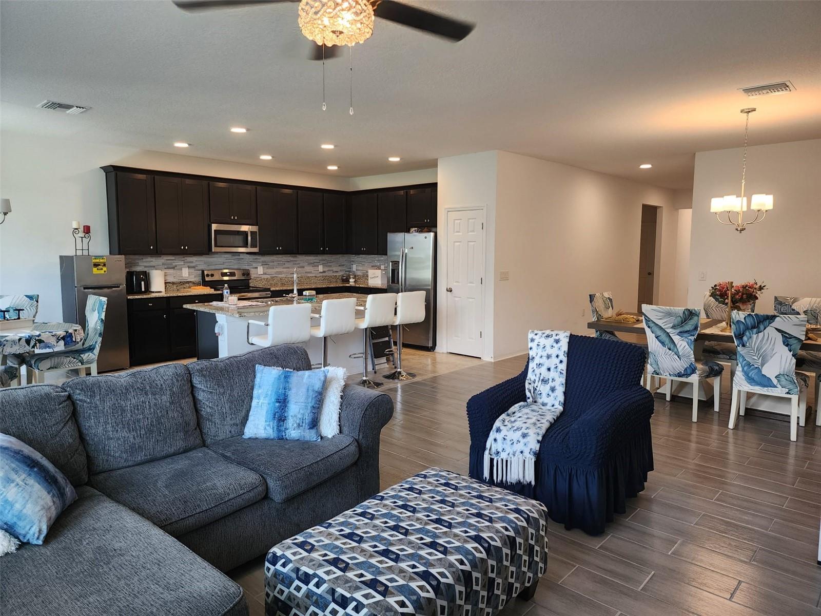 Listing photo id 10 for 12351 Nouveau Avenue