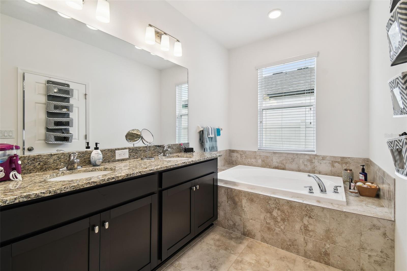 Listing photo id 18 for 12351 Nouveau Avenue
