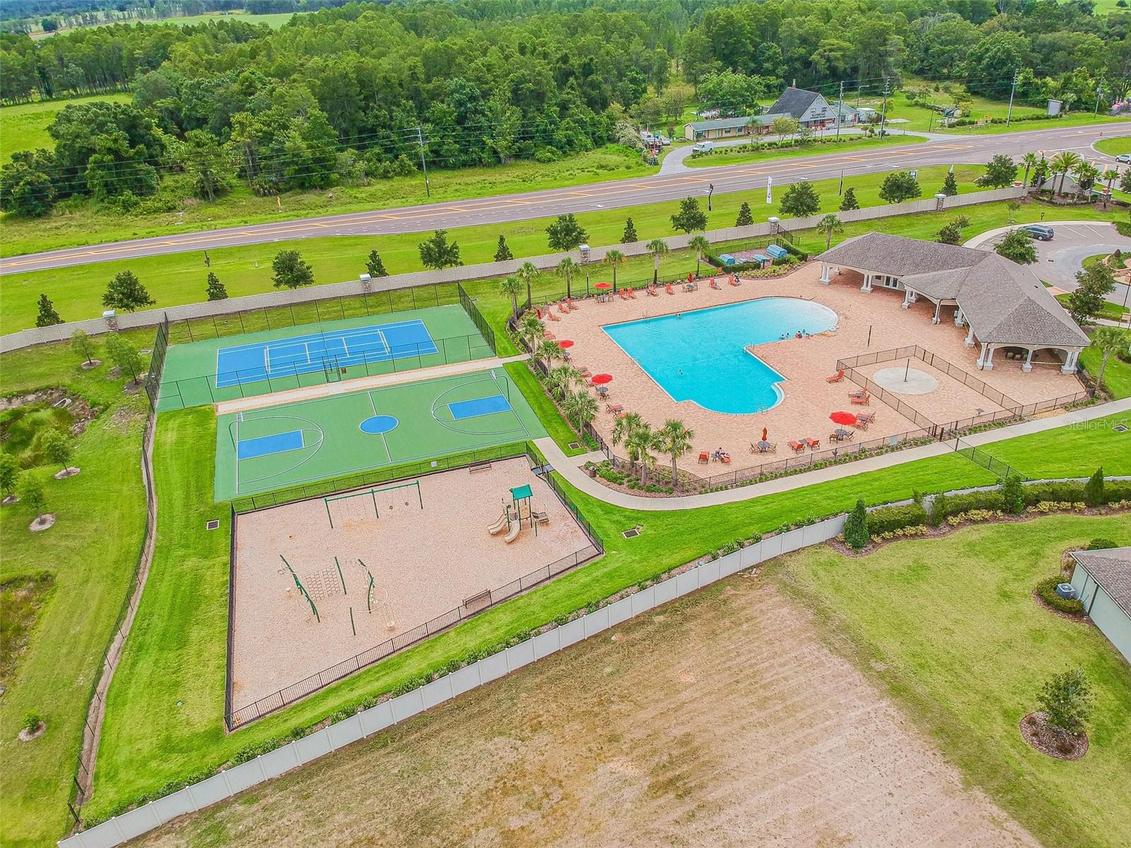 Listing photo id 28 for 12351 Nouveau Avenue