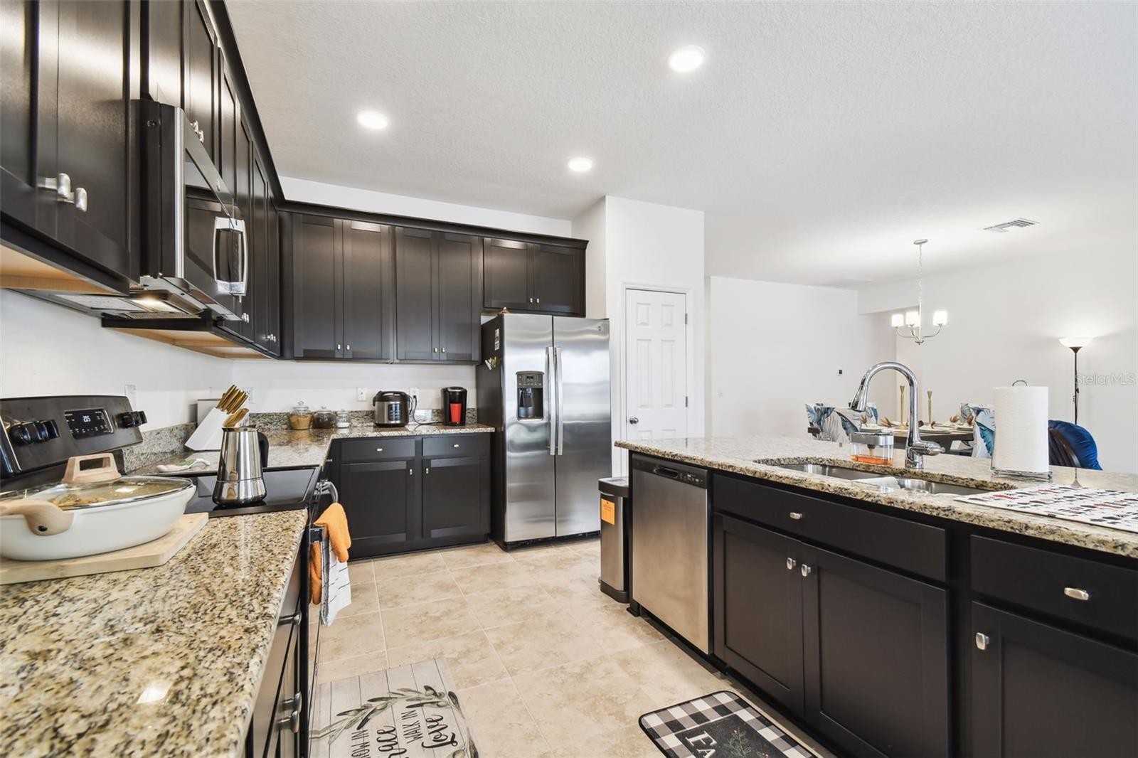 Listing photo id 5 for 12351 Nouveau Avenue