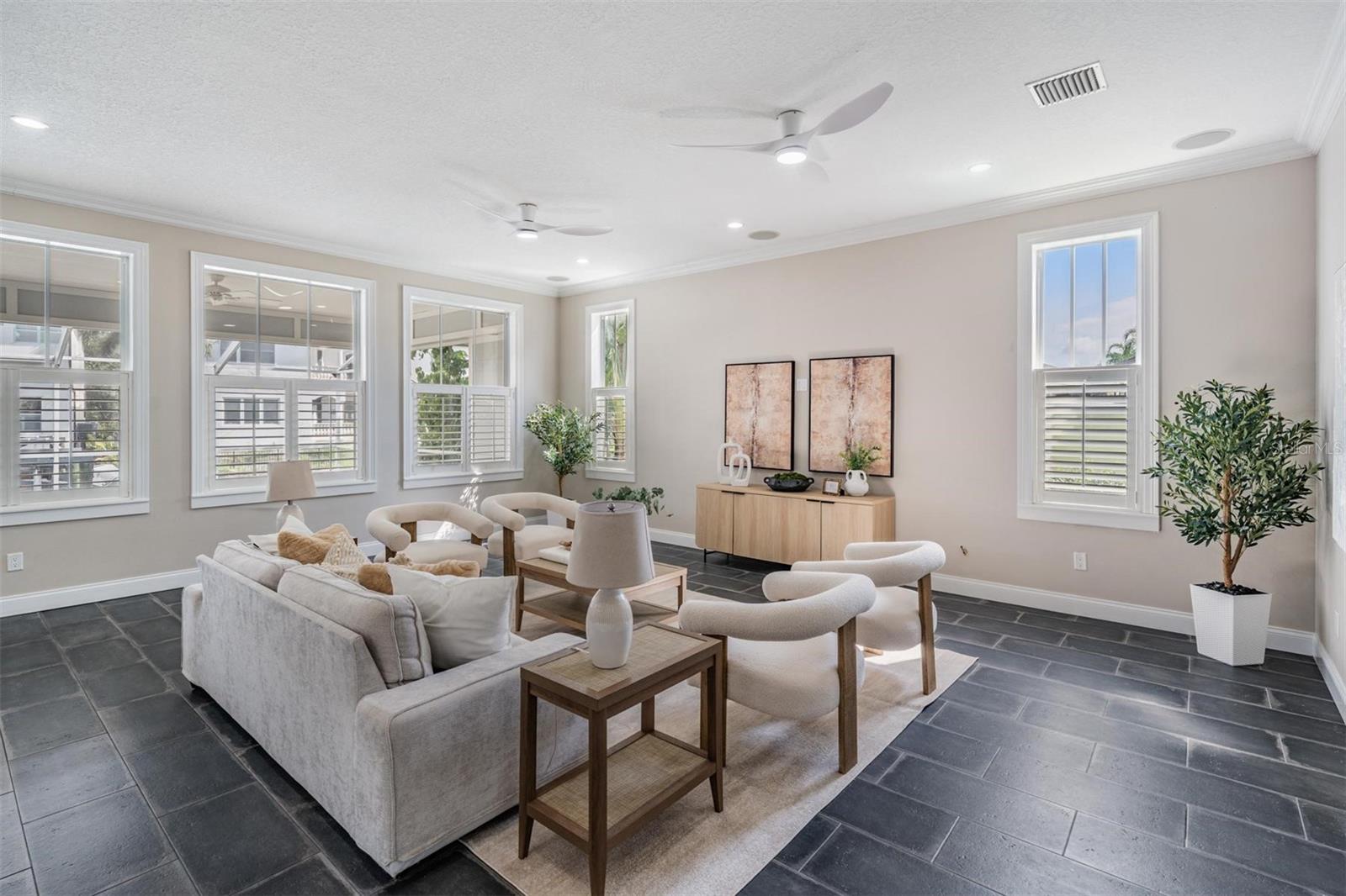 Listing photo id 11 for 650 Geneva Place