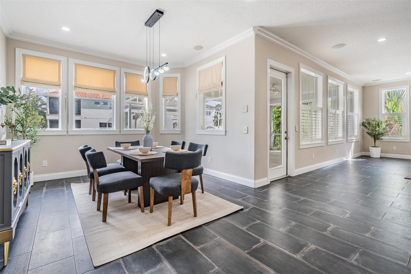 Listing photo id 12 for 650 Geneva Place