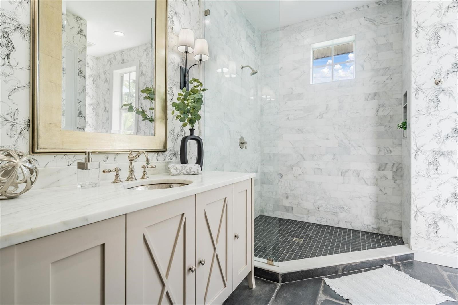 Listing photo id 17 for 650 Geneva Place