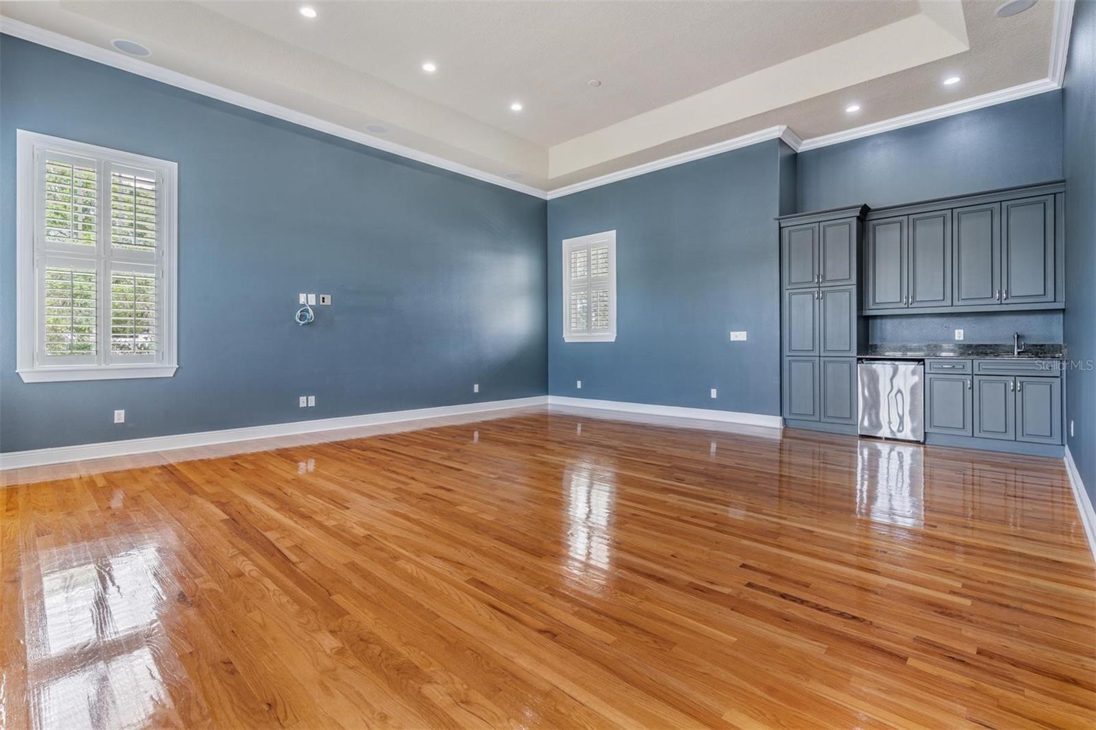 Listing photo id 21 for 650 Geneva Place