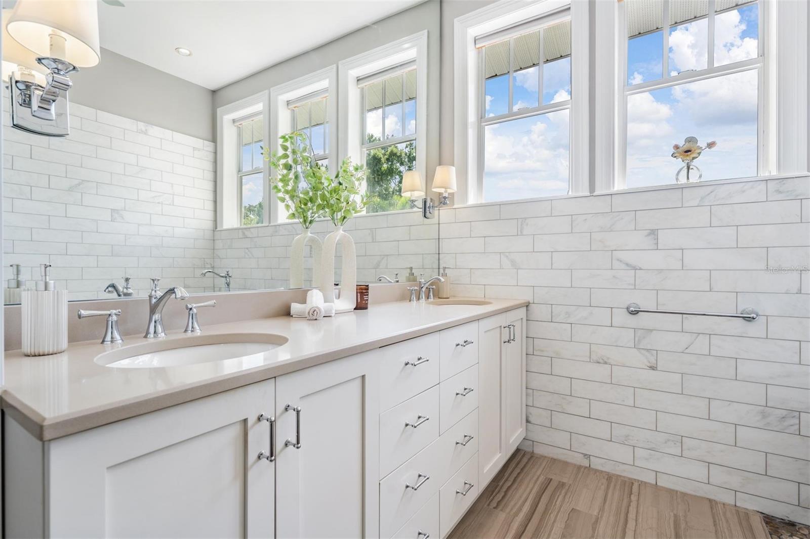 Listing photo id 24 for 650 Geneva Place