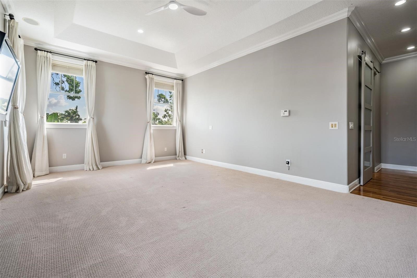 Listing photo id 26 for 650 Geneva Place