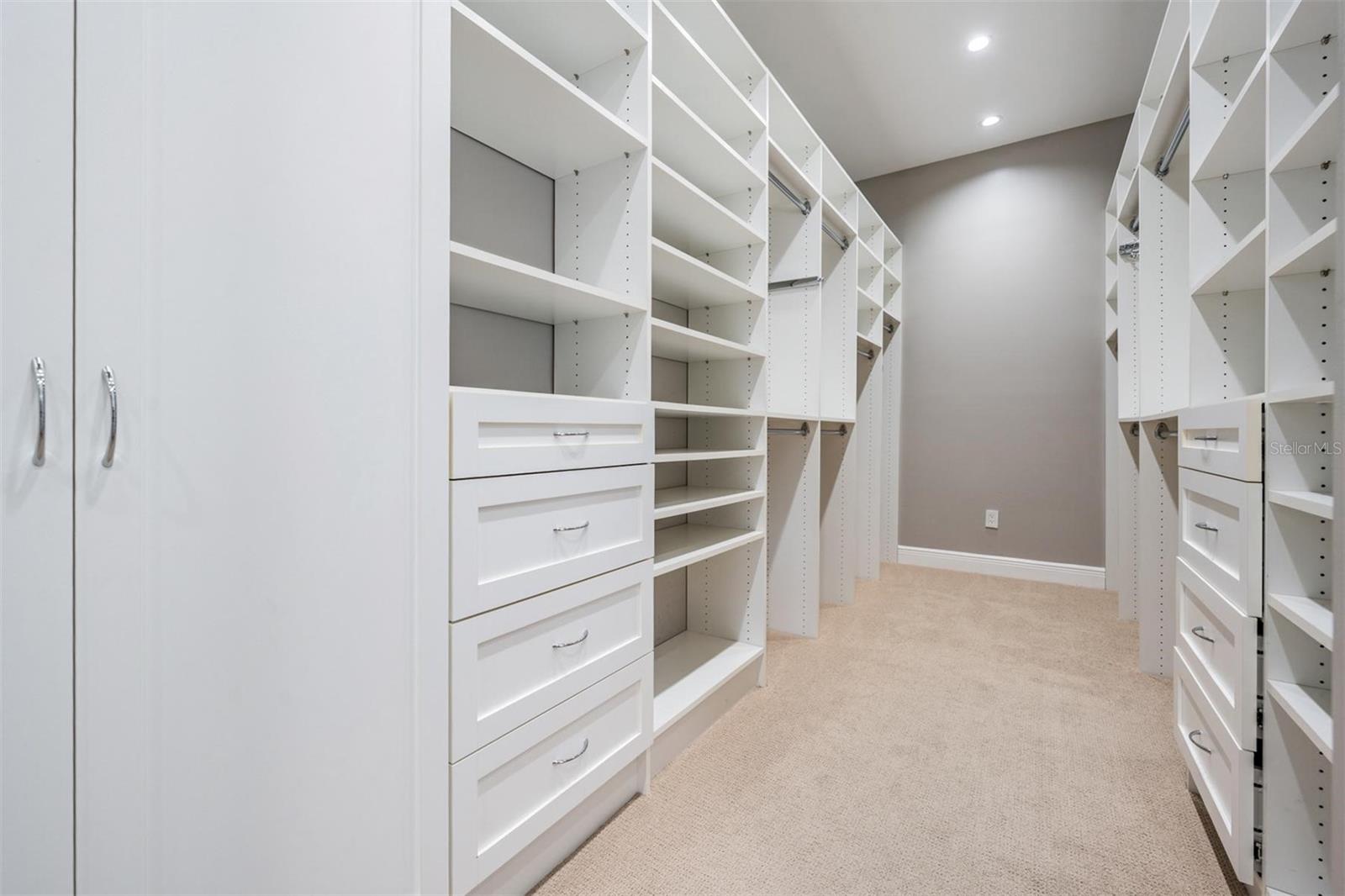 Listing photo id 27 for 650 Geneva Place