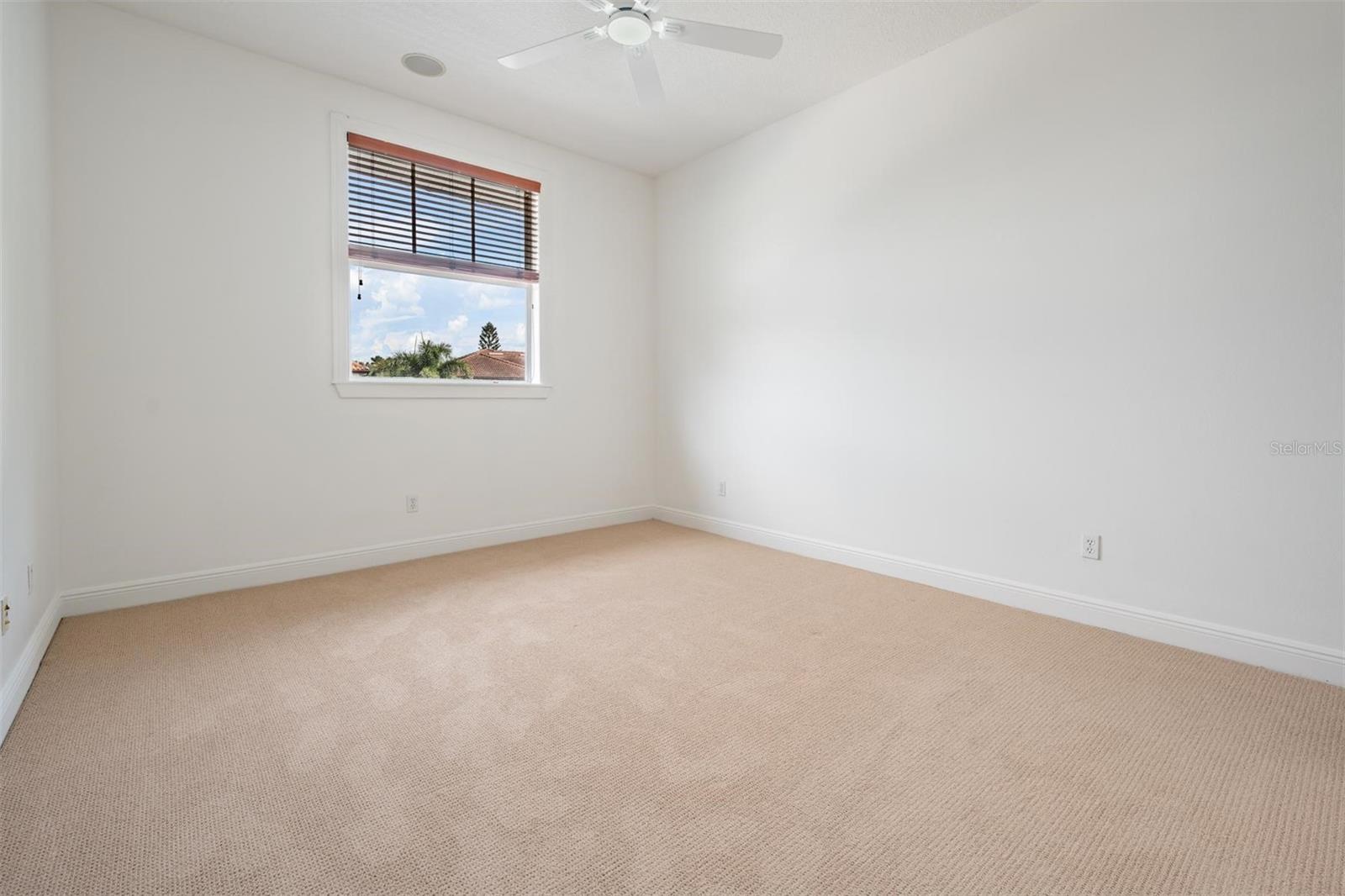 Listing photo id 33 for 650 Geneva Place