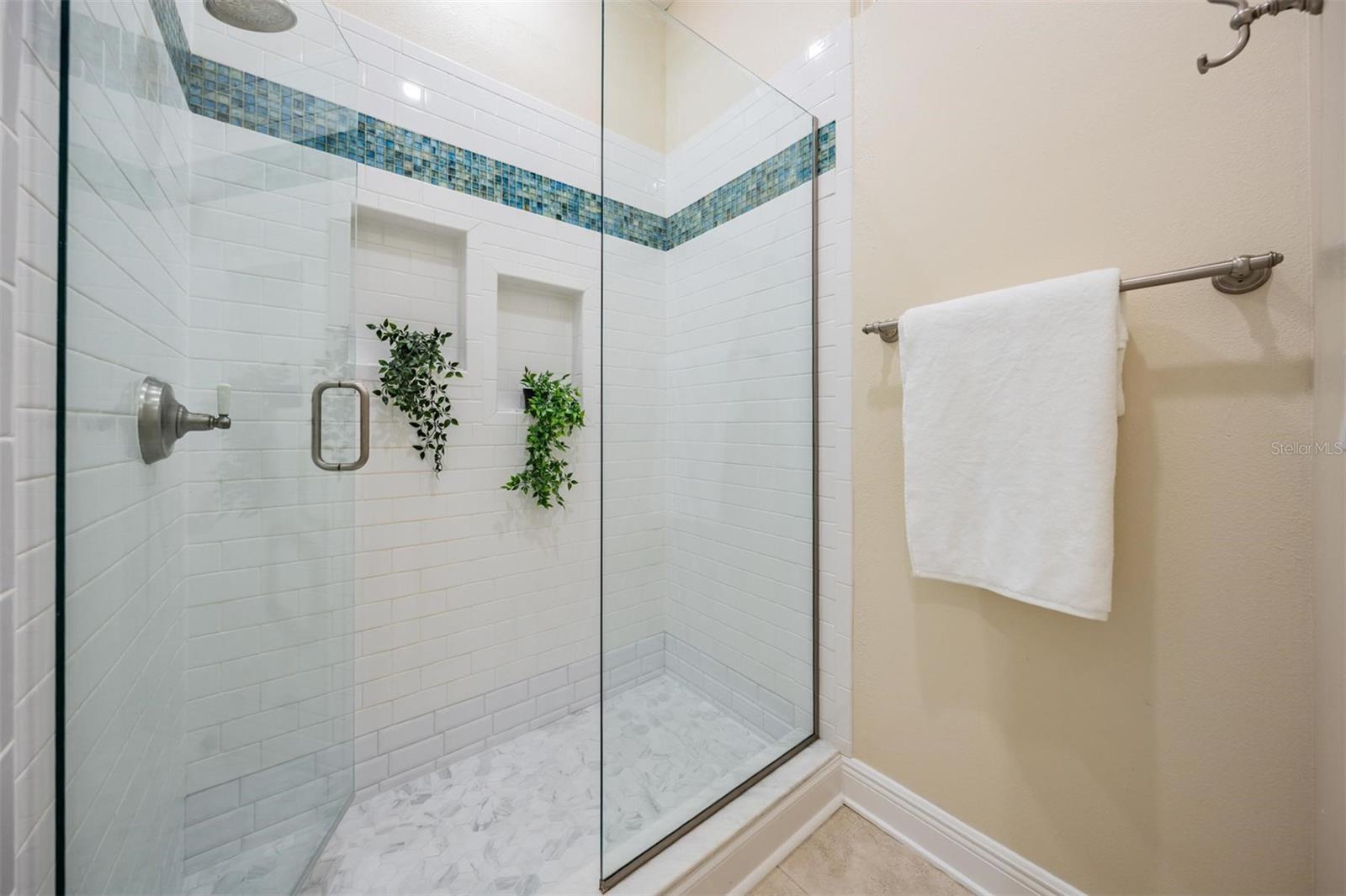 Listing photo id 38 for 650 Geneva Place