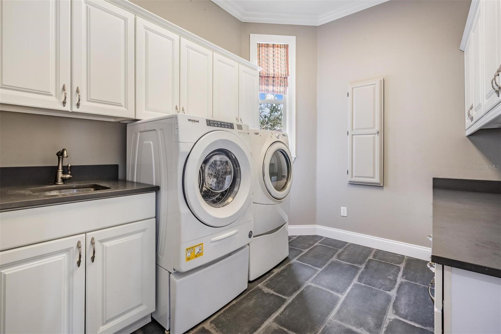 Listing photo id 39 for 650 Geneva Place