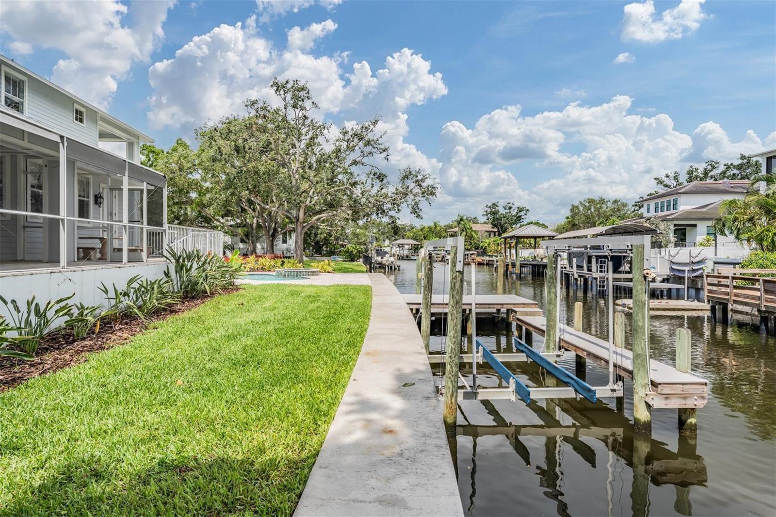 Listing photo id 40 for 650 Geneva Place