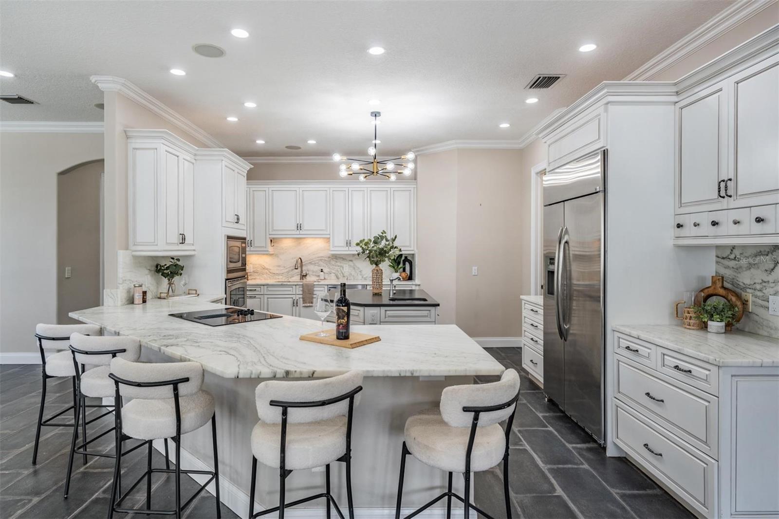 Listing photo id 6 for 650 Geneva Place
