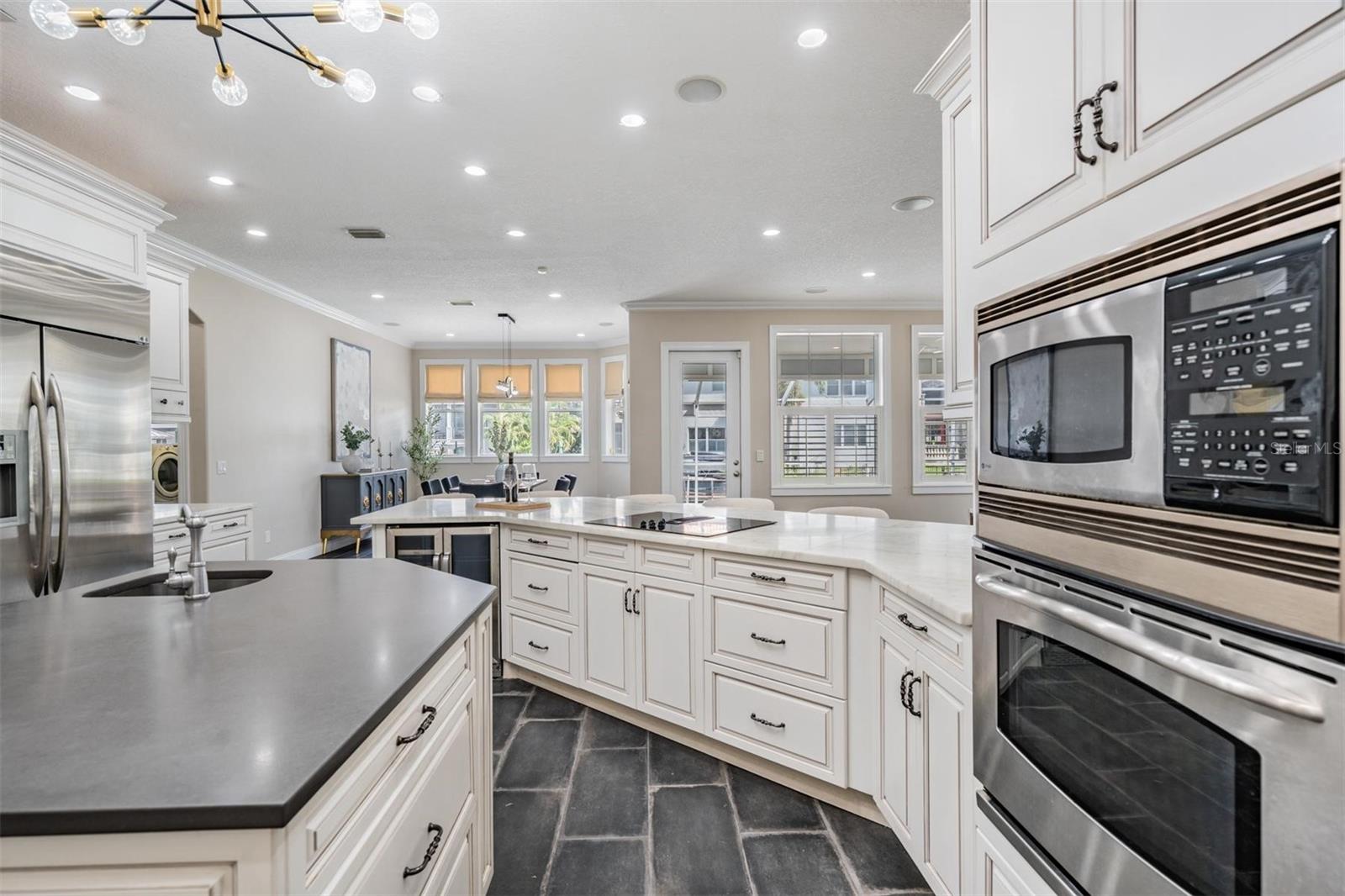 Listing photo id 7 for 650 Geneva Place