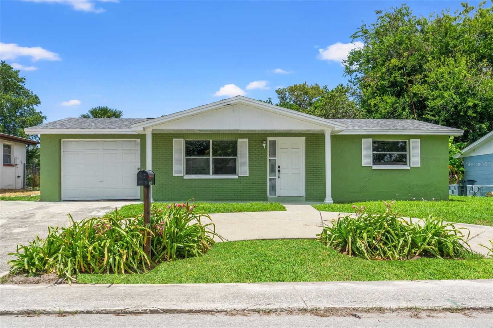 Listing photo id 0 for 10039 Old Hickory Lane