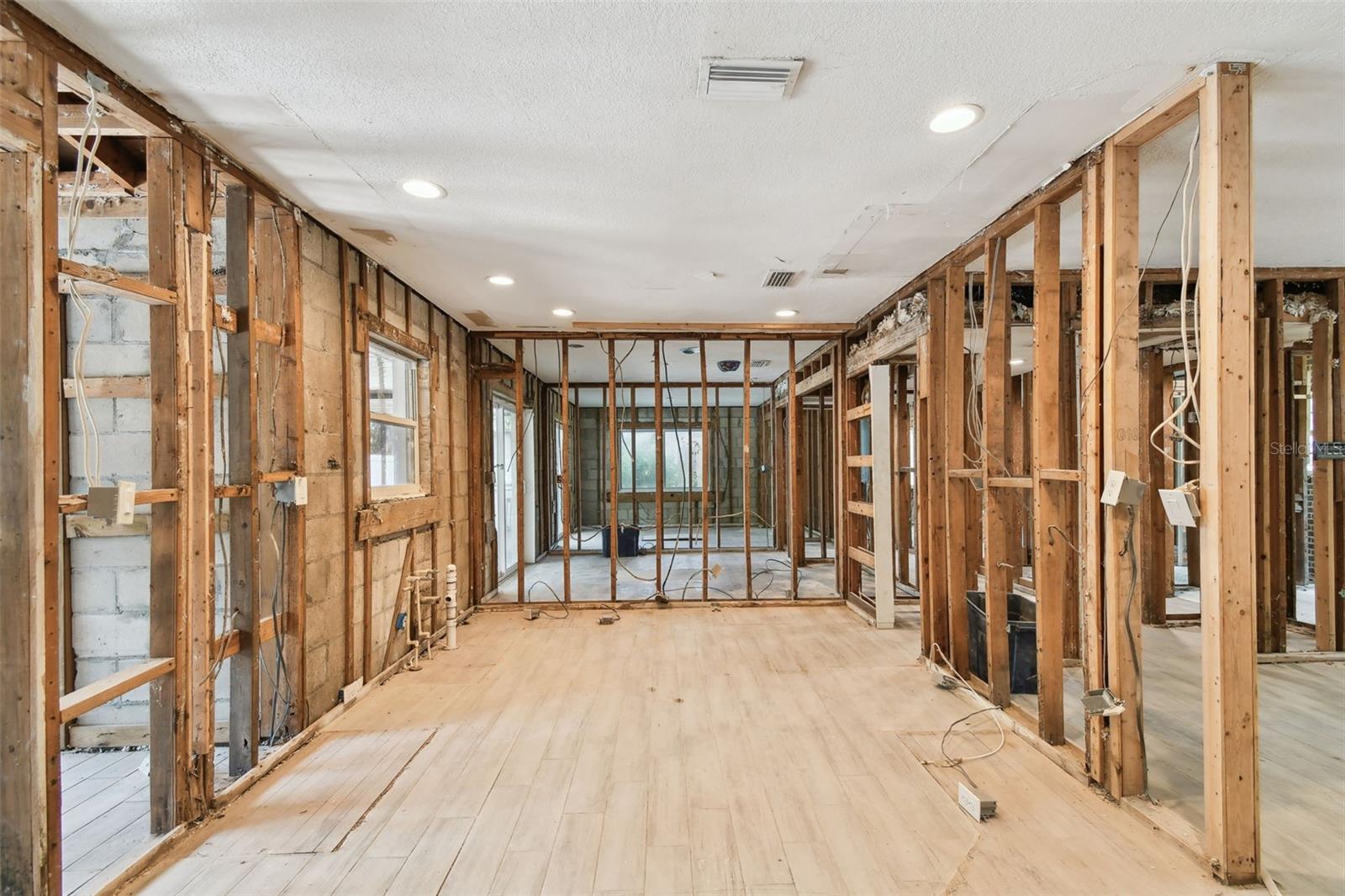 Image 10 of 44 For 5107 Azeele Street
