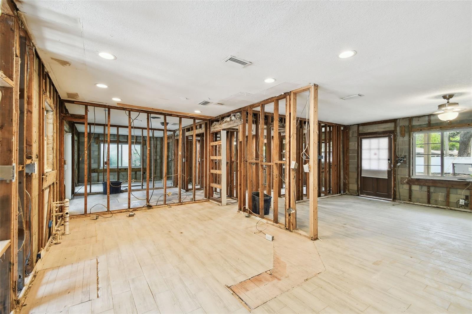 Image 11 of 44 For 5107 Azeele Street