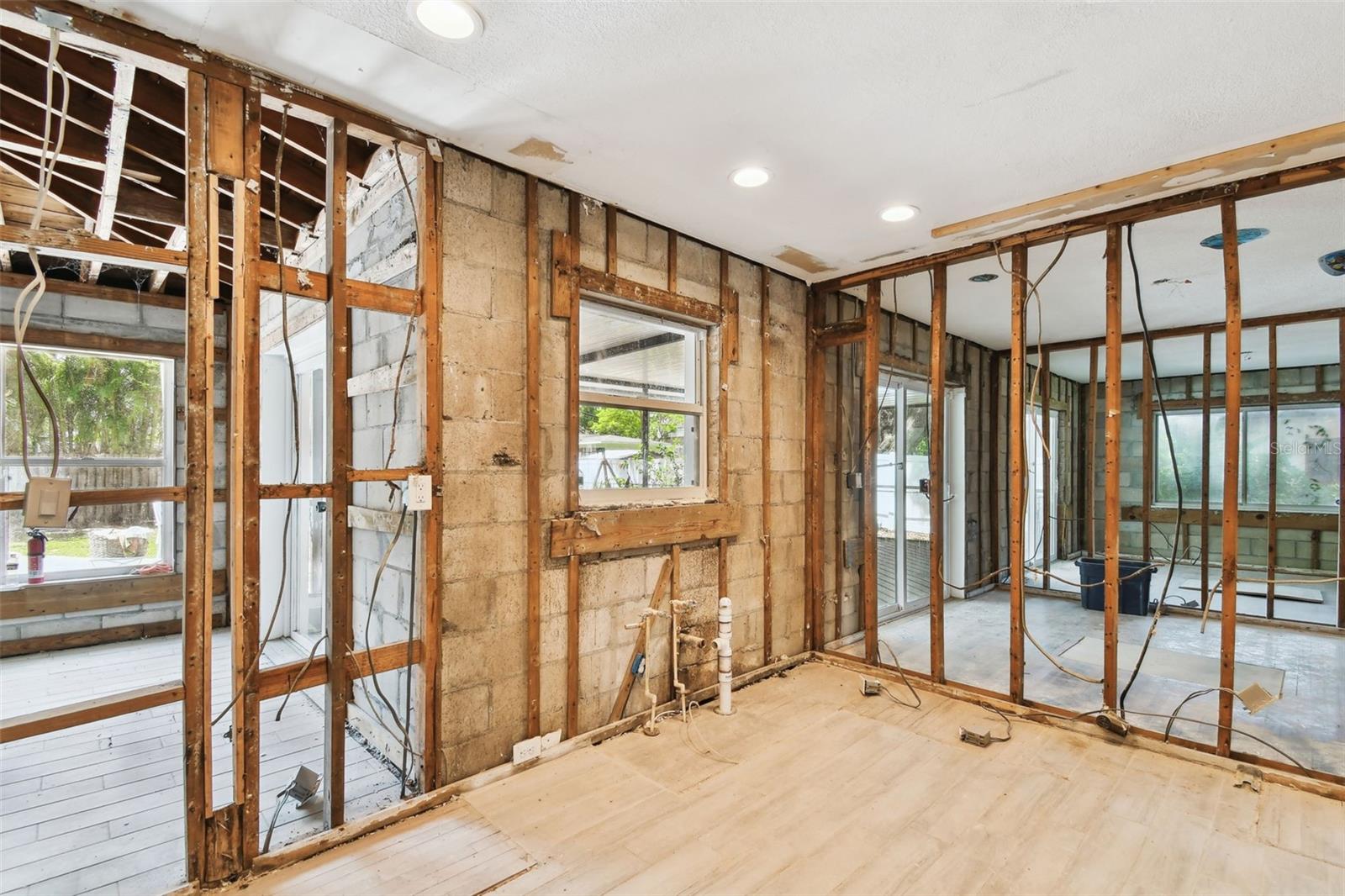 Image 12 of 44 For 5107 Azeele Street