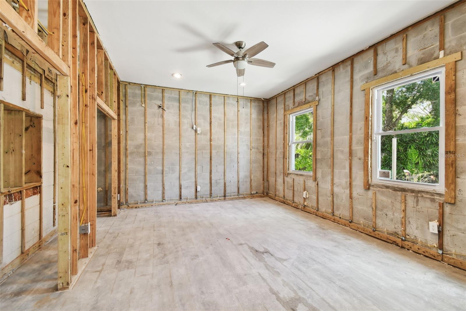Image 16 of 44 For 5107 Azeele Street