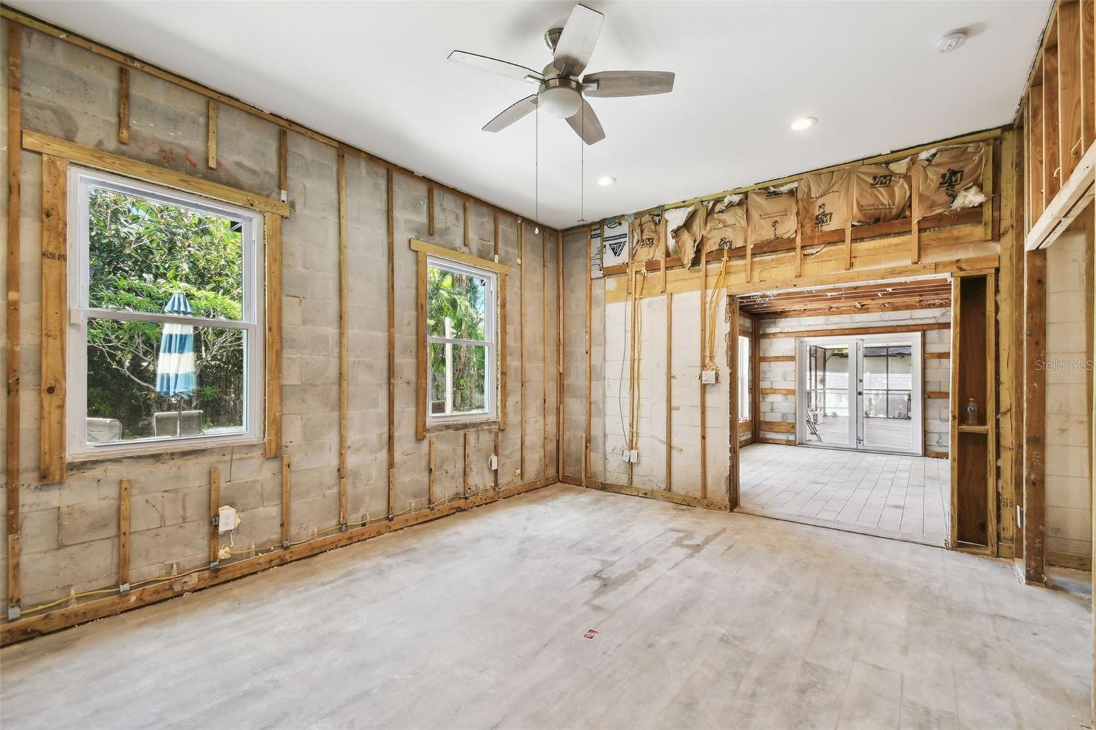Image 17 of 44 For 5107 Azeele Street