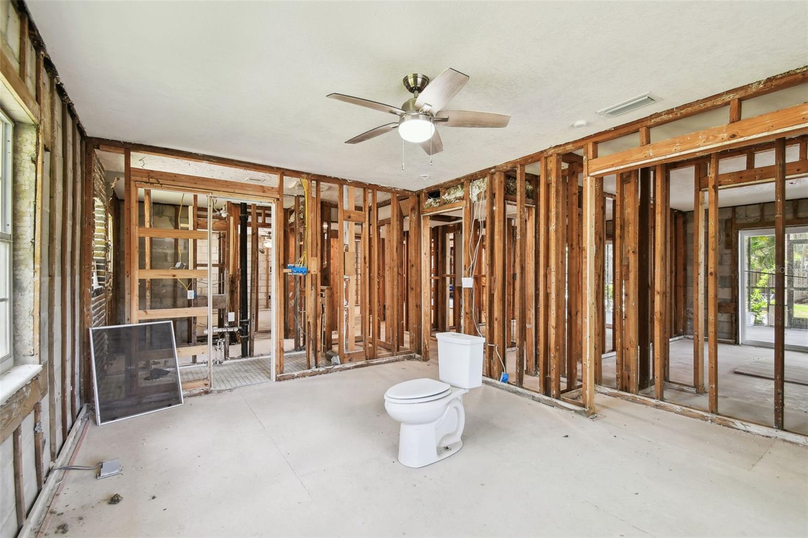 Image 26 of 44 For 5107 Azeele Street