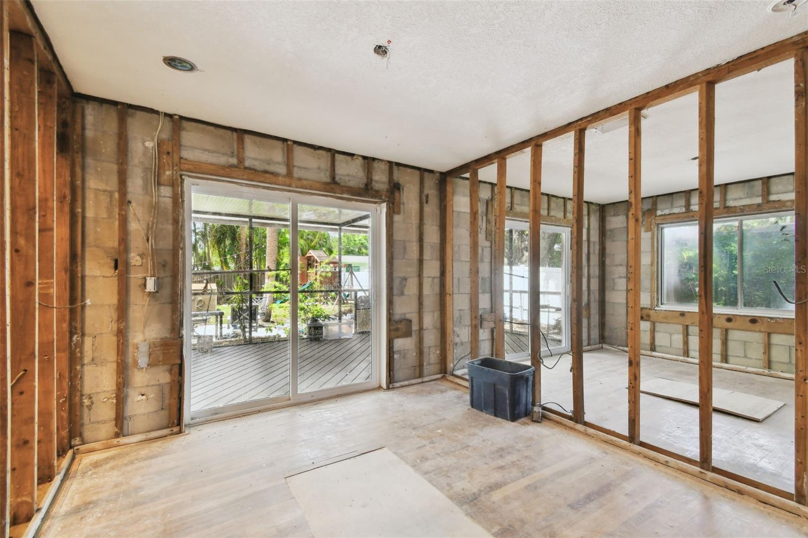 Image 33 of 44 For 5107 Azeele Street