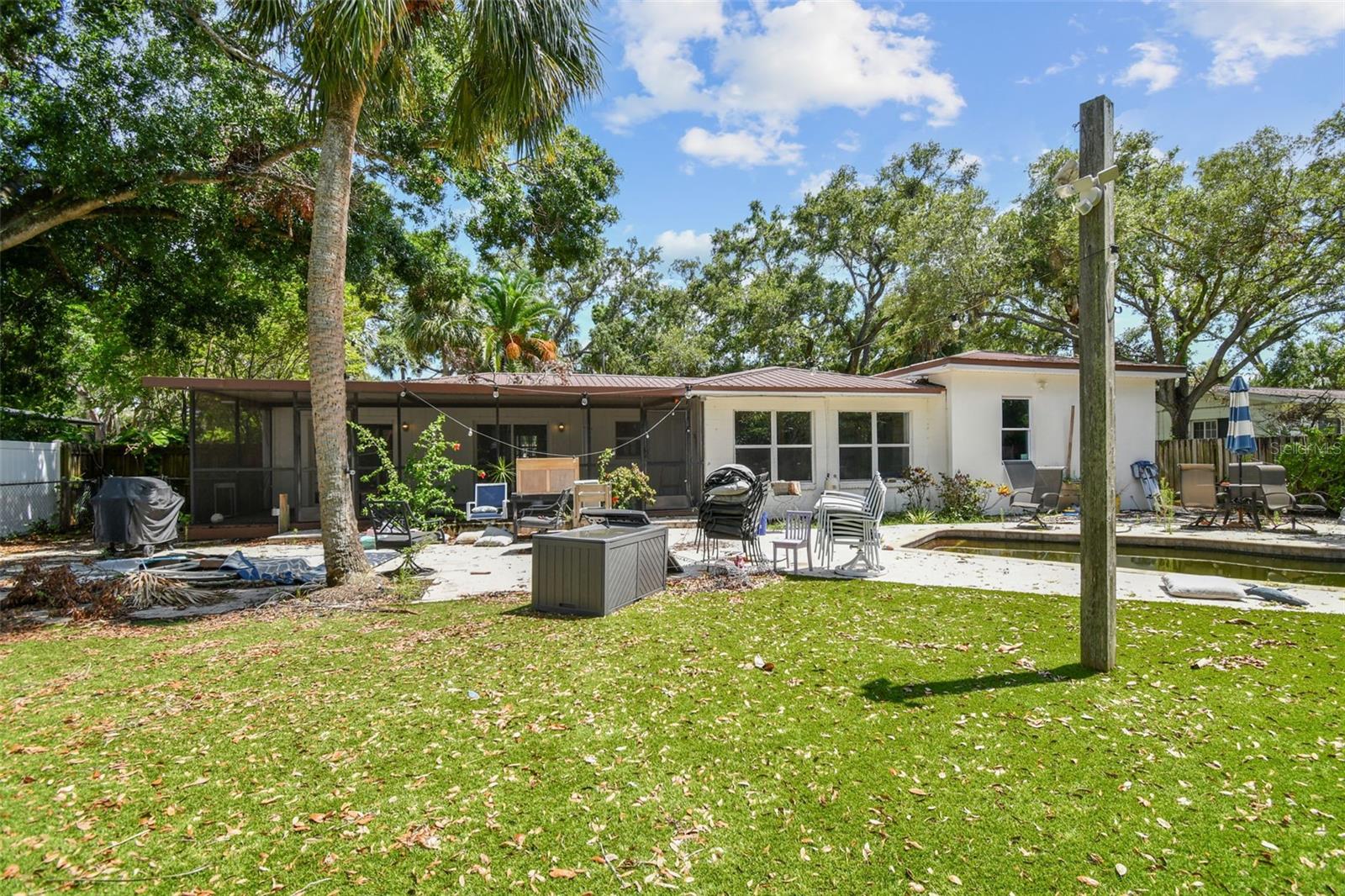 Image 37 of 44 For 5107 Azeele Street