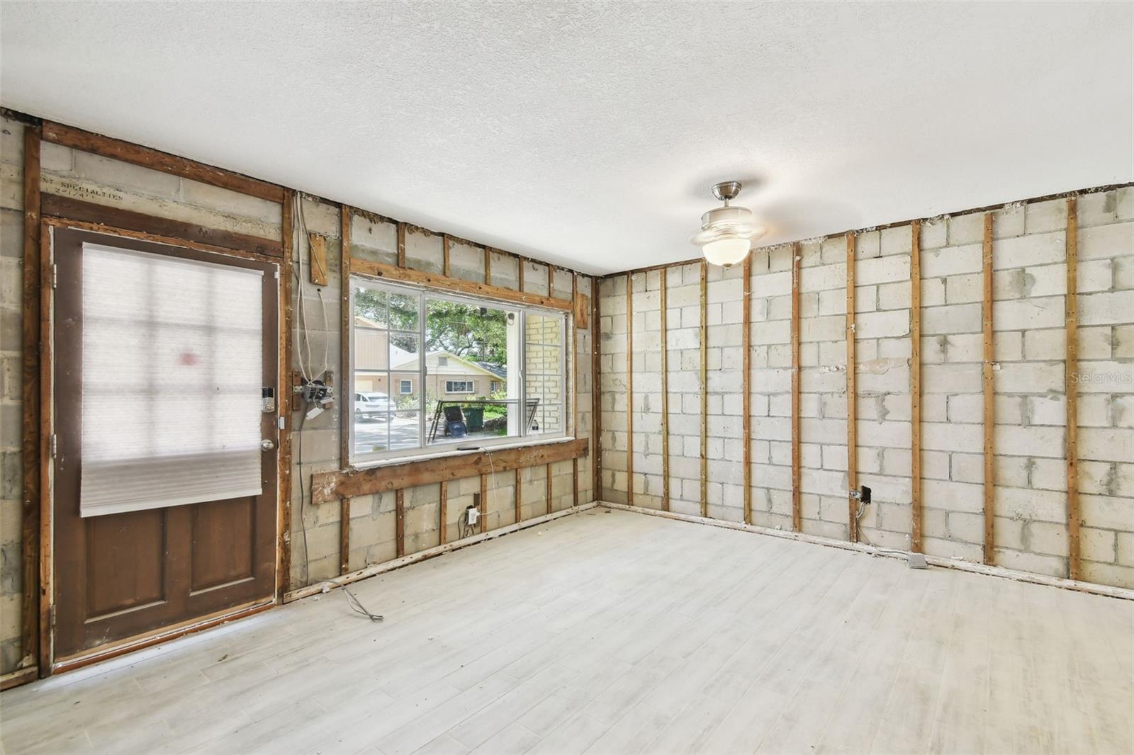 Image 5 of 44 For 5107 Azeele Street