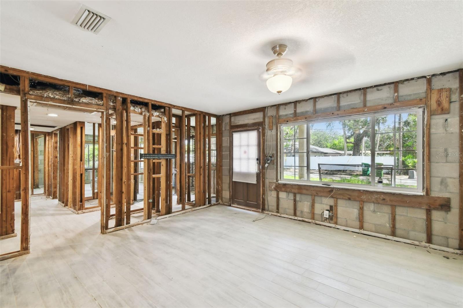 Image 6 of 44 For 5107 Azeele Street
