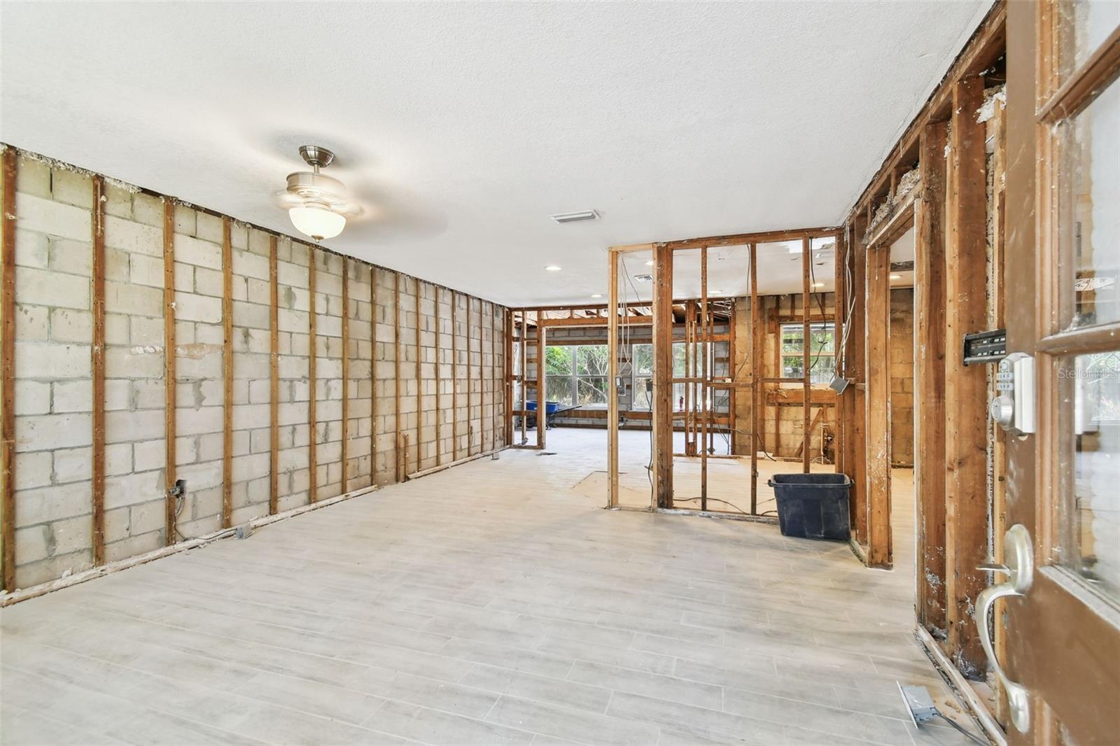 Image 8 of 44 For 5107 Azeele Street