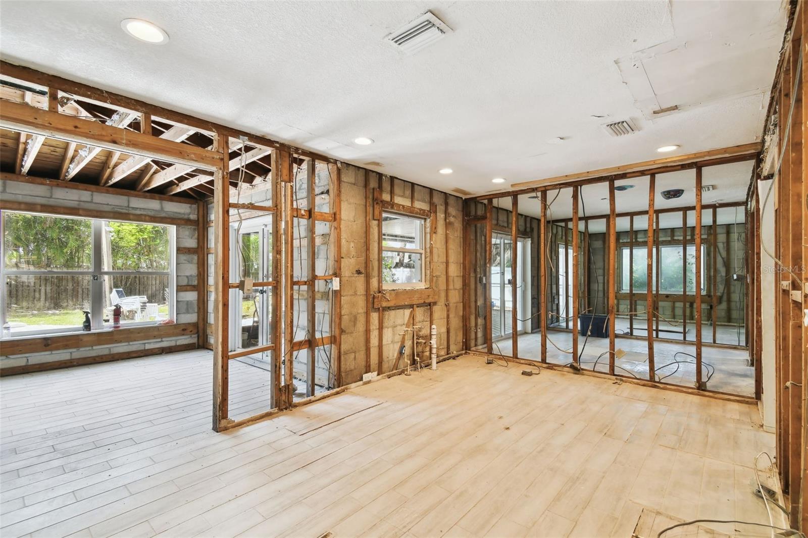 Image 9 of 44 For 5107 Azeele Street