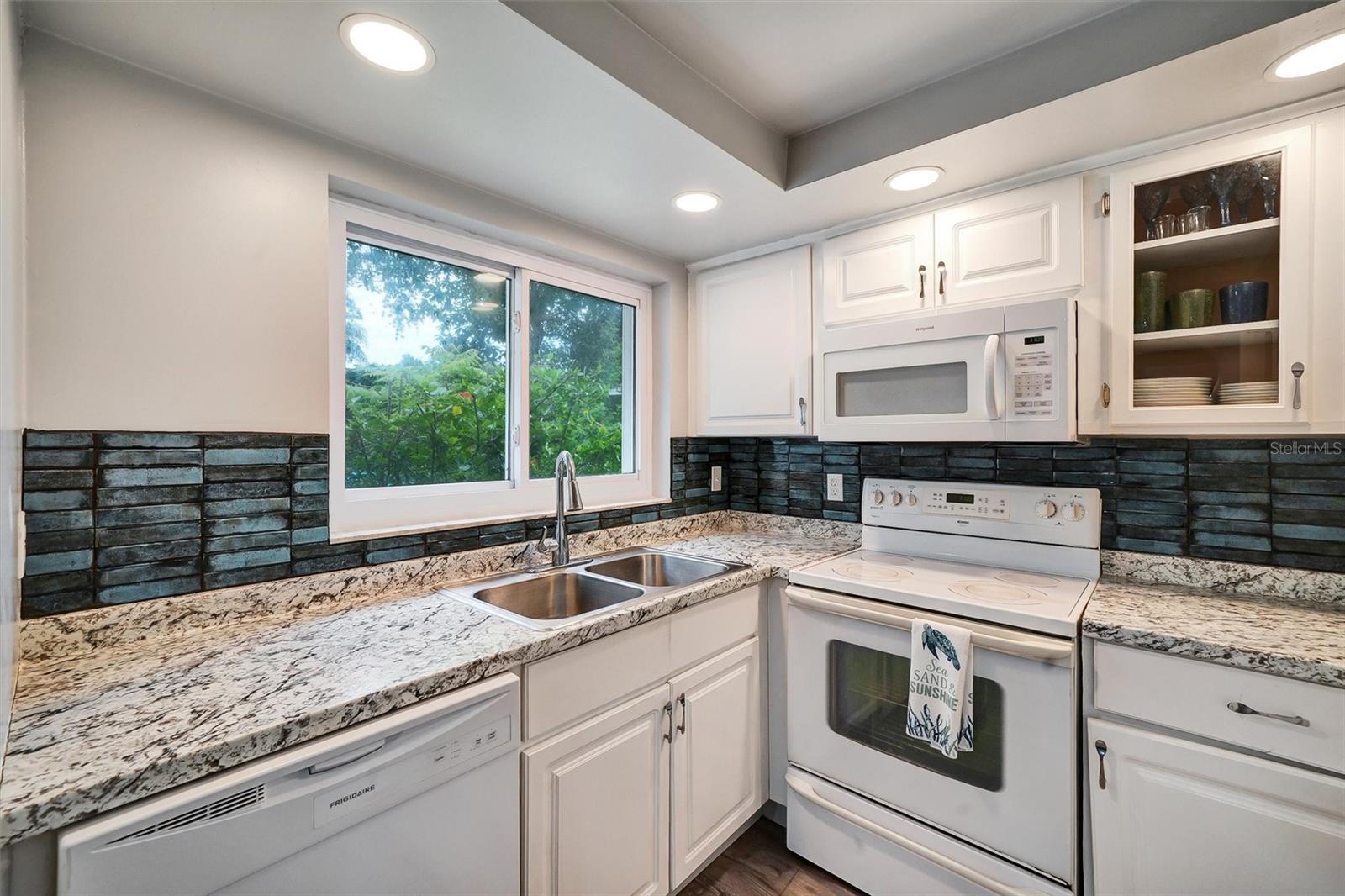 Image 11 of 67 For 1305 Willow Valley Drive