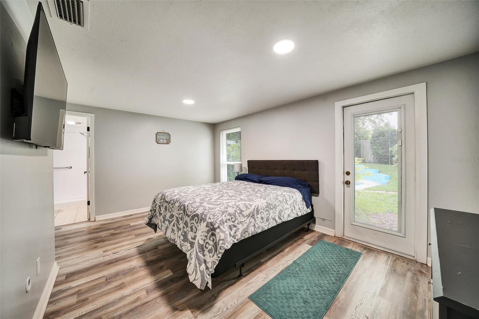 Image 21 of 67 For 1305 Willow Valley Drive