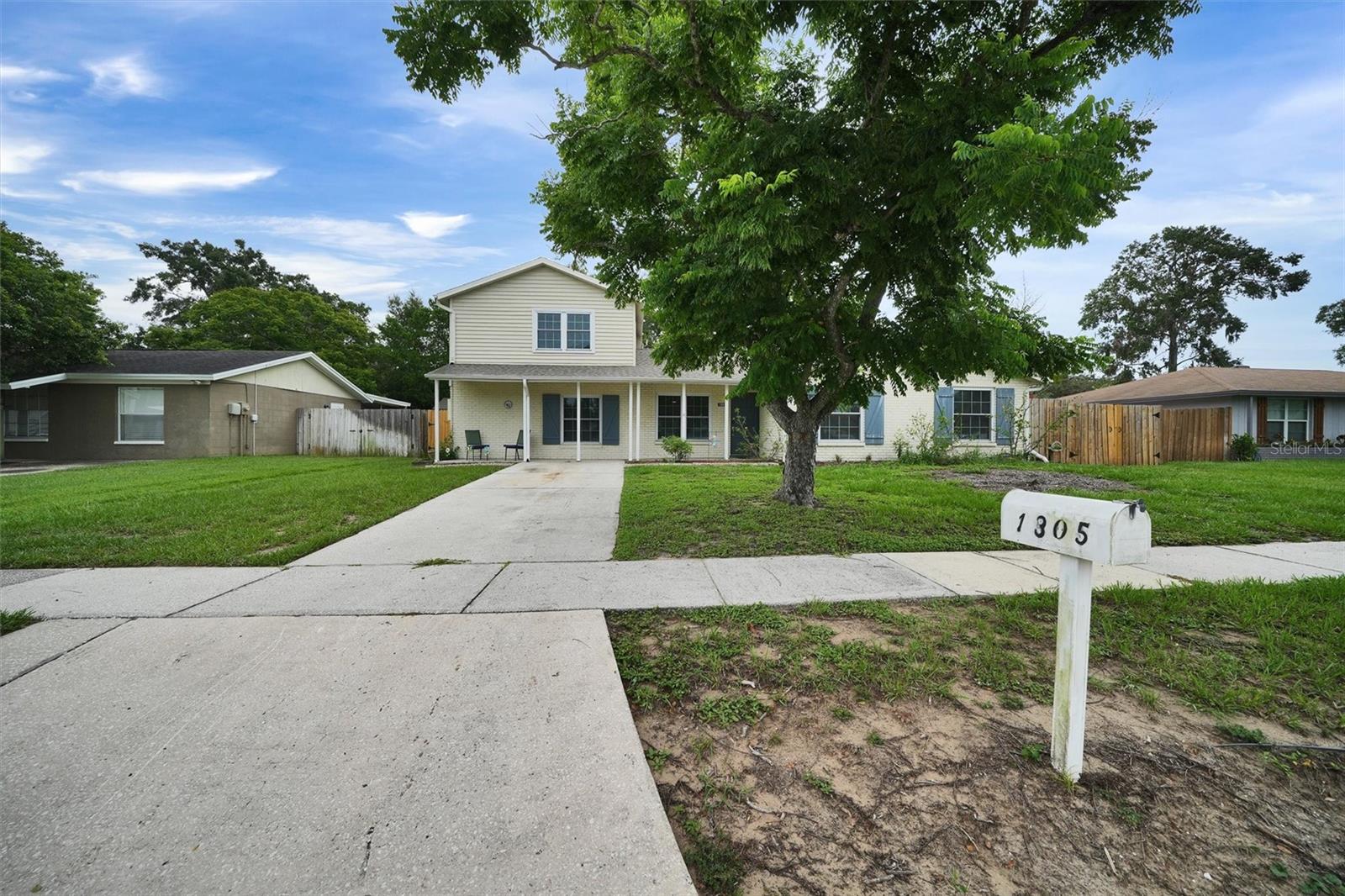 Image 4 of 67 For 1305 Willow Valley Drive