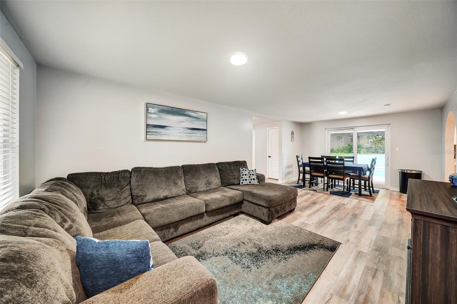 Image 6 of 67 For 1305 Willow Valley Drive