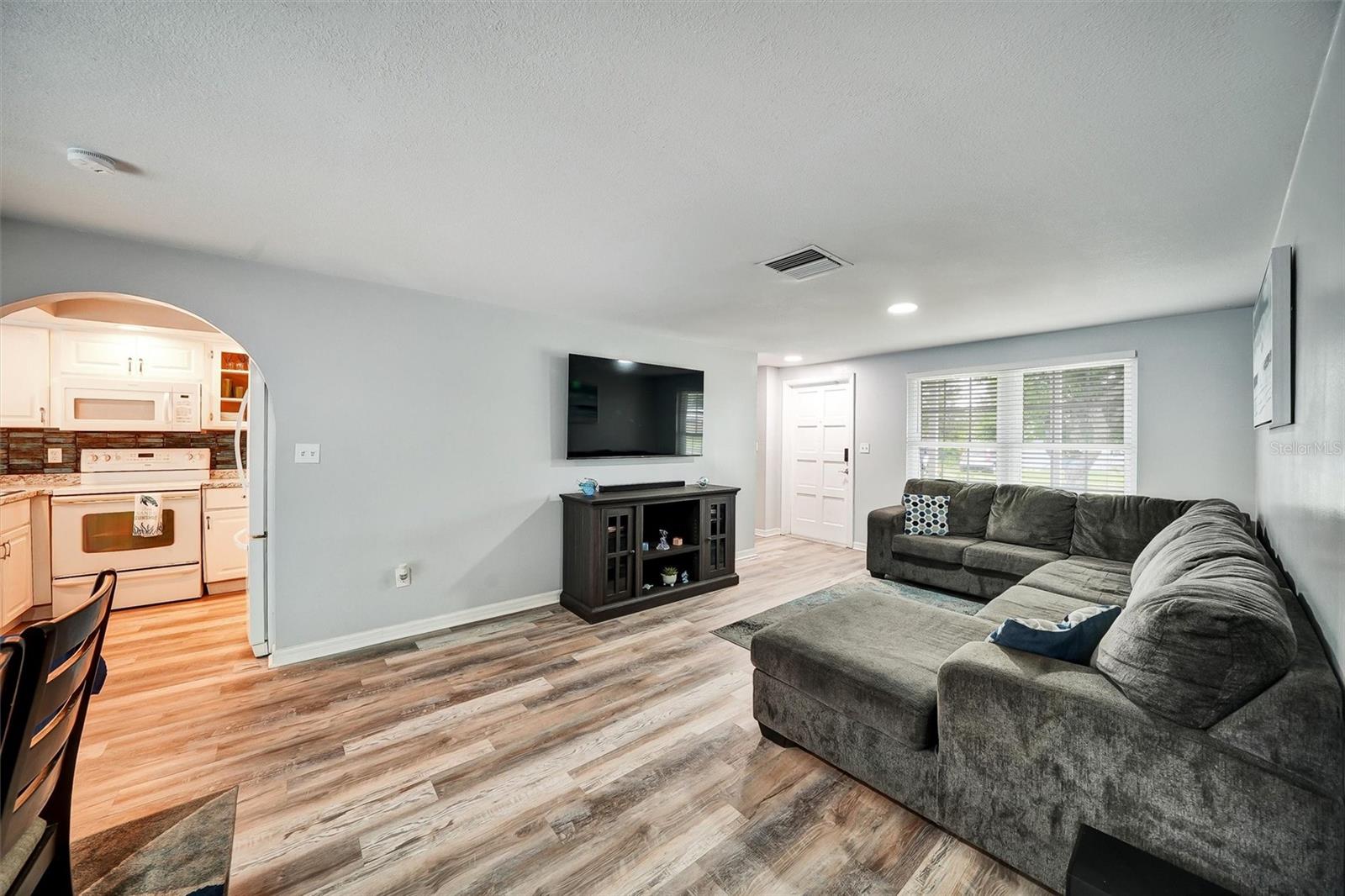 Image 7 of 67 For 1305 Willow Valley Drive