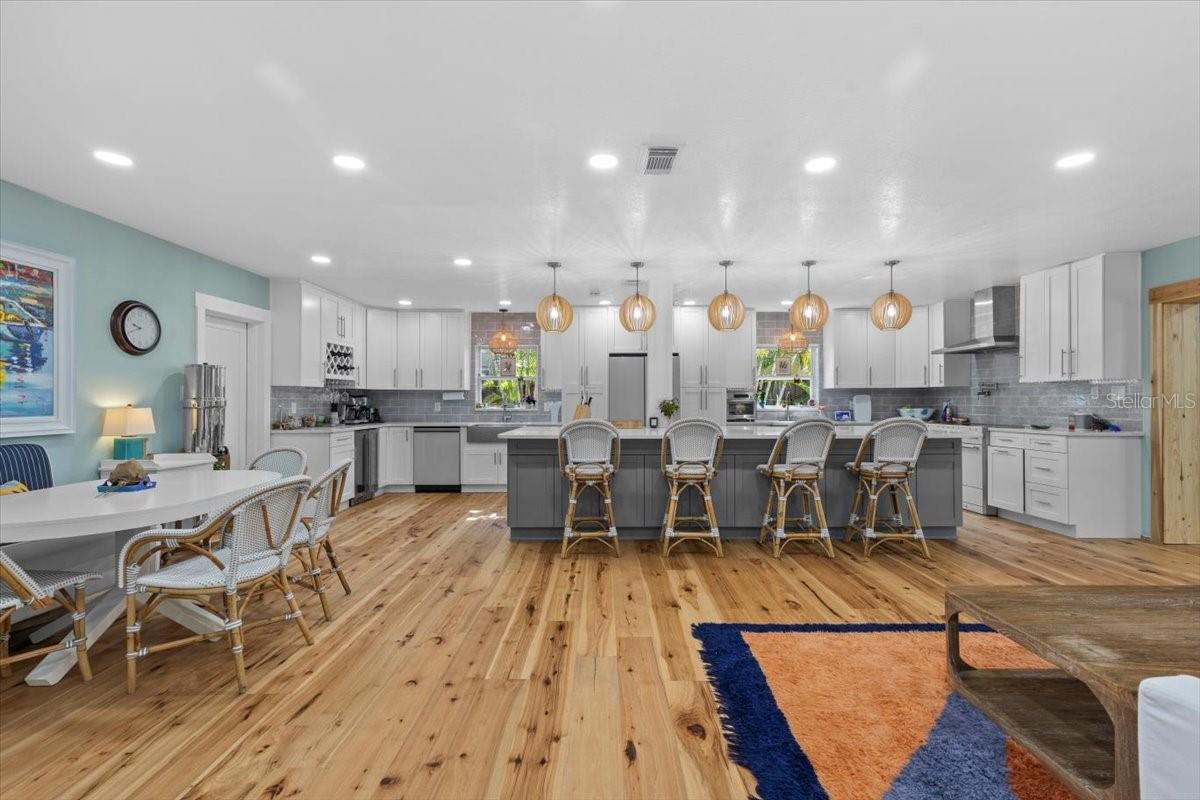 Image 11 of 72 For 4722 Laurel Road