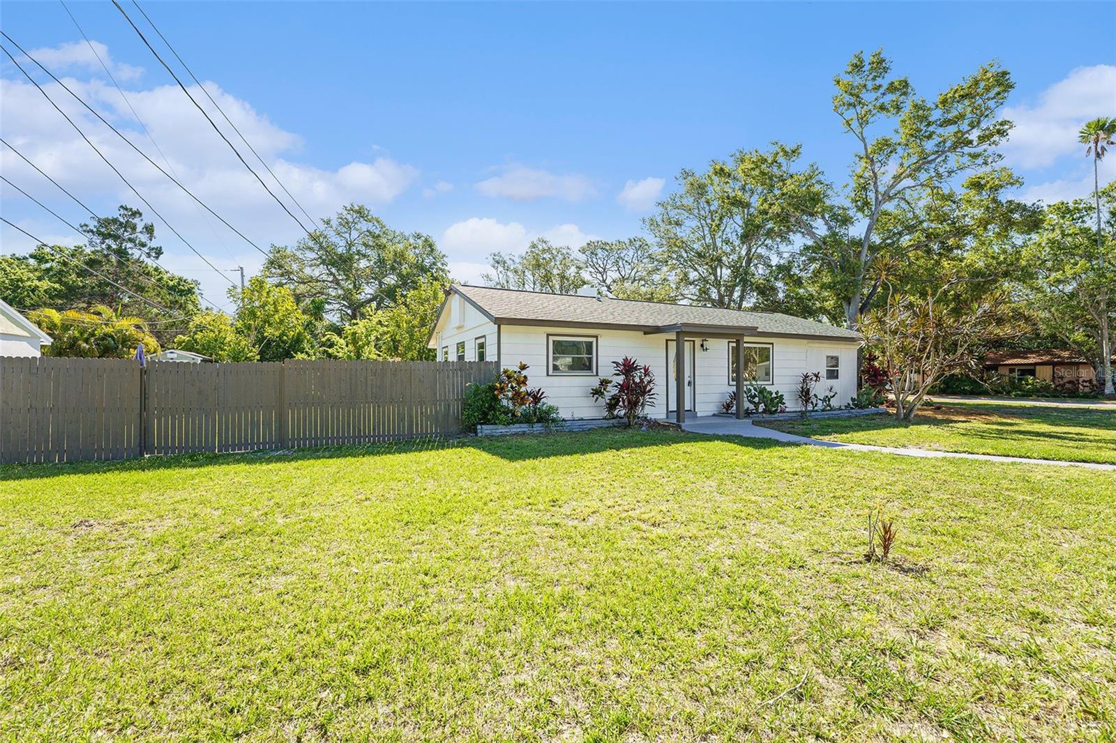 Image 2 of 26 For 1601 Paloma Ln