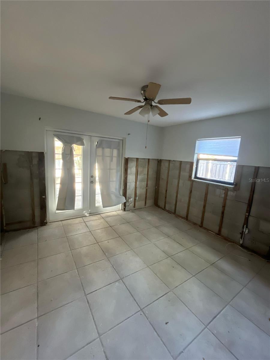 Listing photo id 11 for 1782 Michigan Avenue Ne