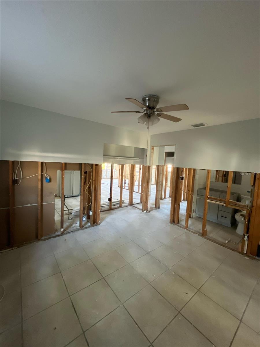 Listing photo id 12 for 1782 Michigan Avenue Ne