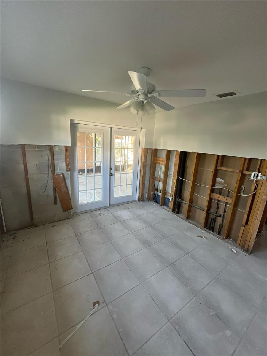 Listing photo id 15 for 1782 Michigan Avenue Ne