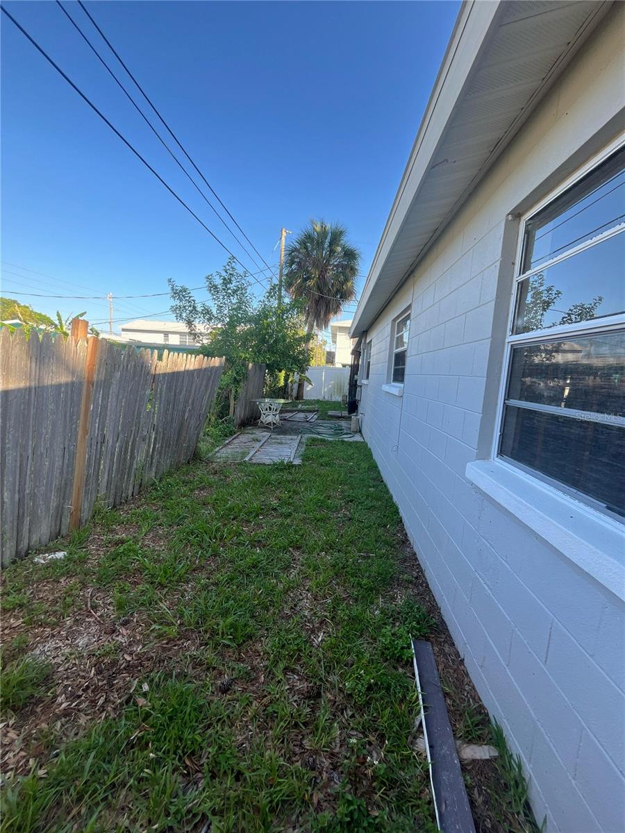 Listing photo id 26 for 1782 Michigan Avenue Ne