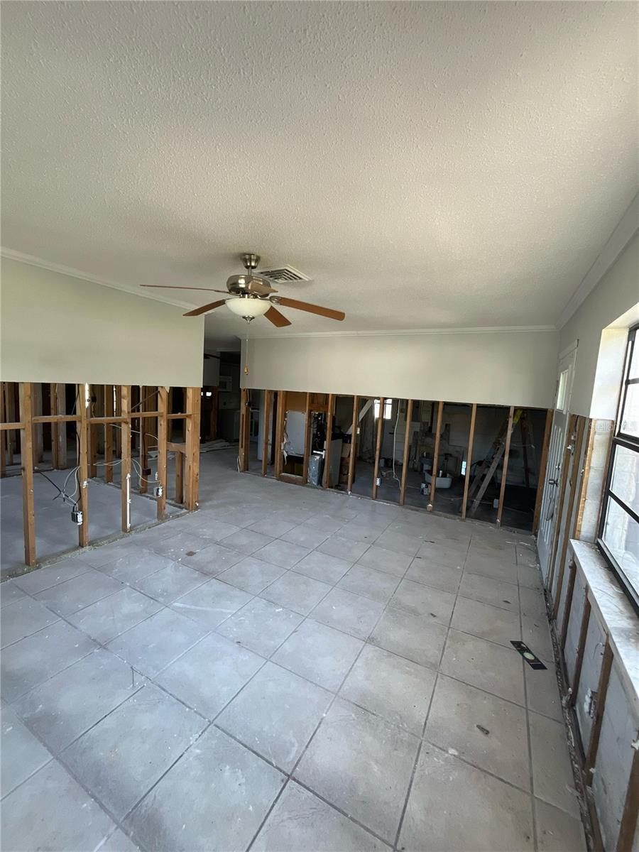 Listing photo id 3 for 1782 Michigan Avenue Ne