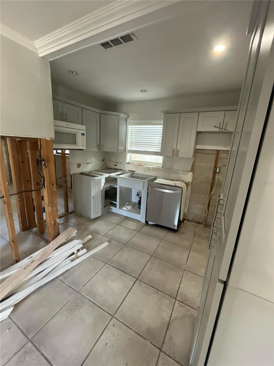 Listing photo id 4 for 1782 Michigan Avenue Ne
