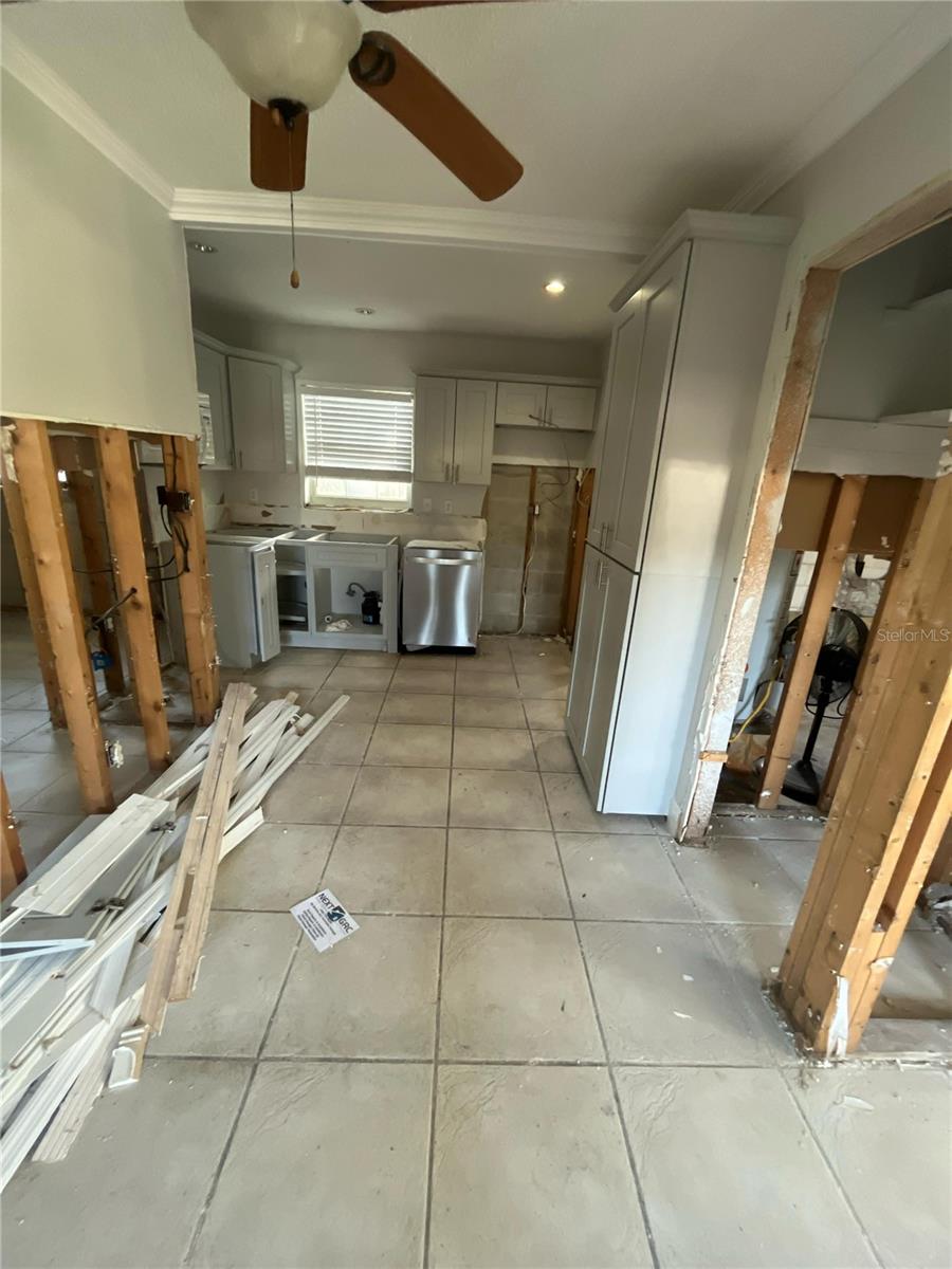 Listing photo id 5 for 1782 Michigan Avenue Ne