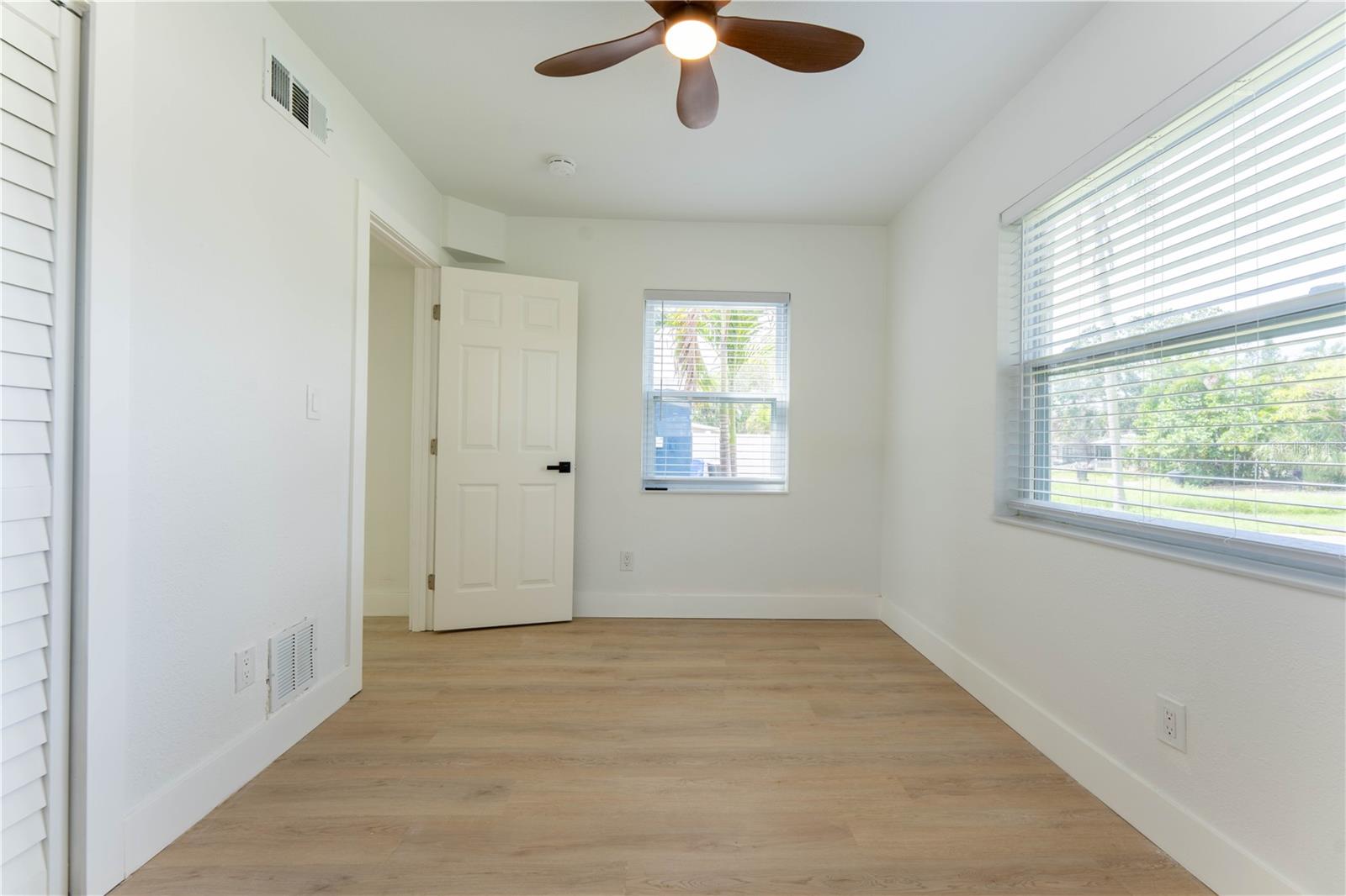 Image 12 of 35 For 4011 Helena Street Ne