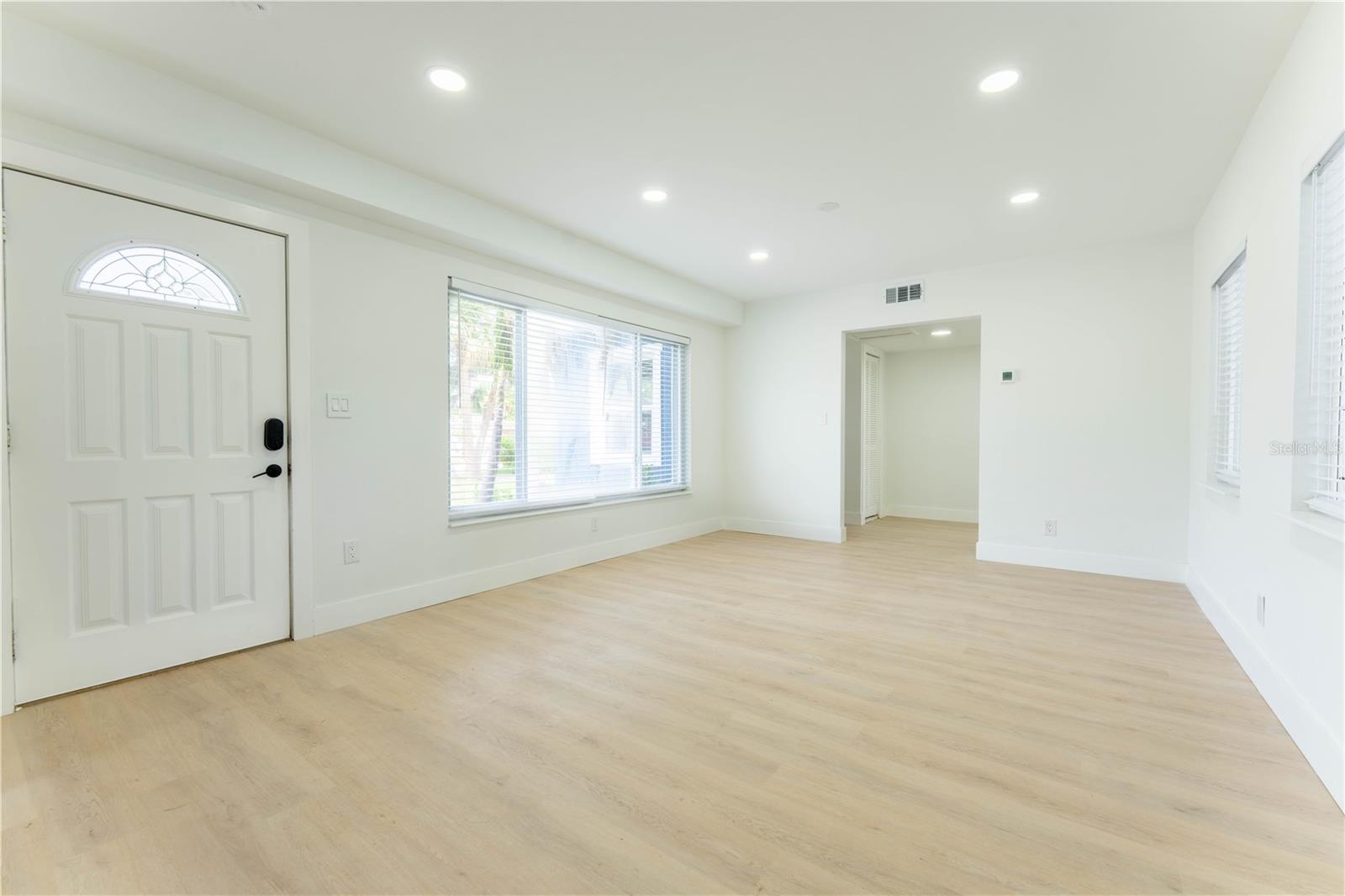 Image 3 of 35 For 4011 Helena Street Ne