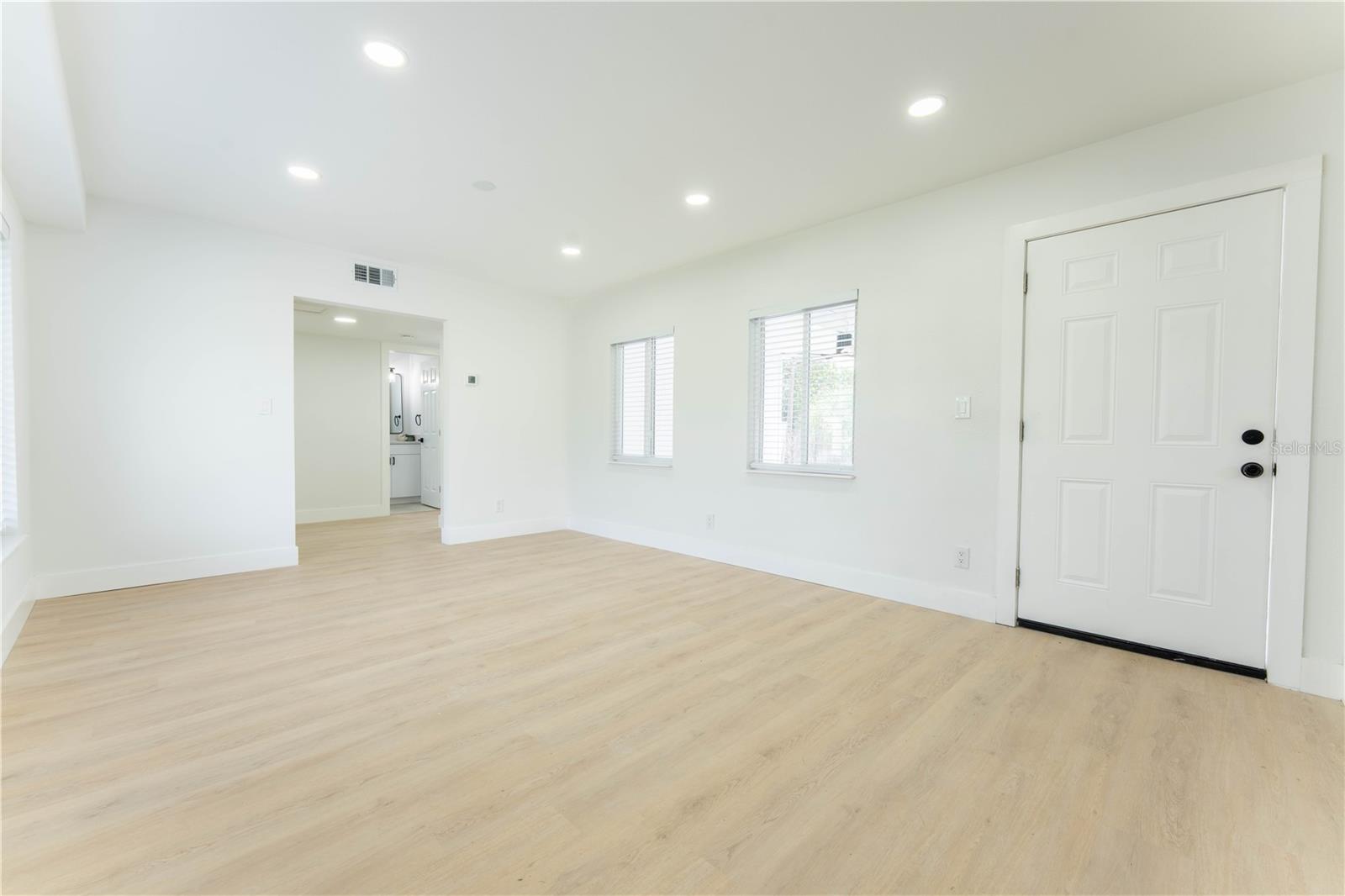 Image 4 of 35 For 4011 Helena Street Ne