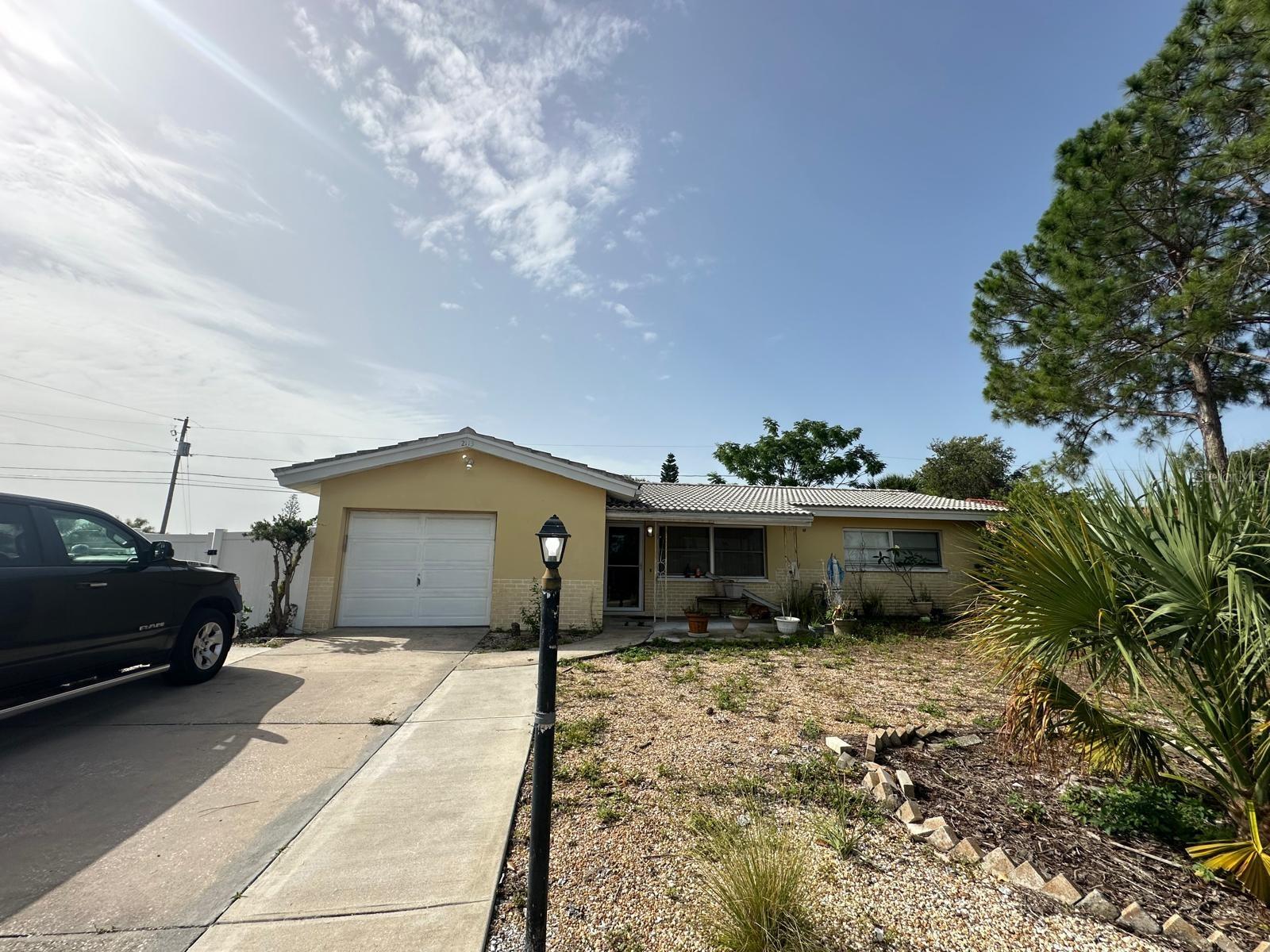 Listing Details for 2113 Greenbriar Boulevard, CLEARWATER, FL 33763